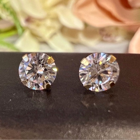New! Round Cut Diamond Studs set in Solid 10K Gold. Brand new 4 prong setting - Picture 7 of 15